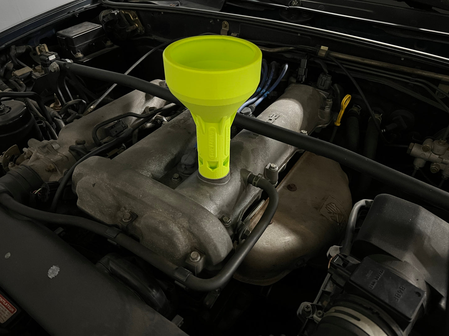 Fancy Speed Pour Oil Funnel (Mazda)